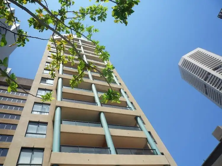 2002/1 Hosking Place