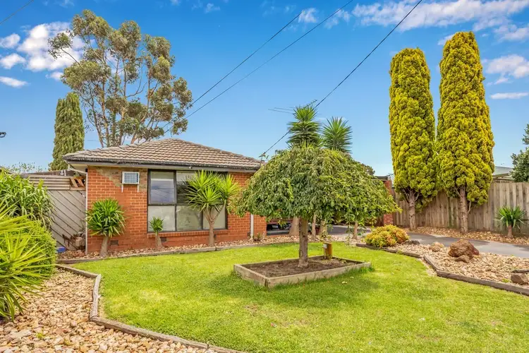 19 Blaxland Road, Melton South VIC 3338