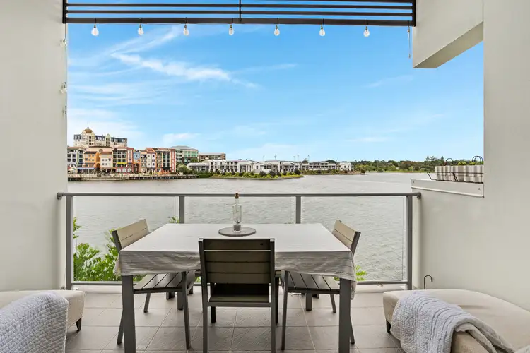 77/5033 Emerald Island Drive, Carrara QLD 4211