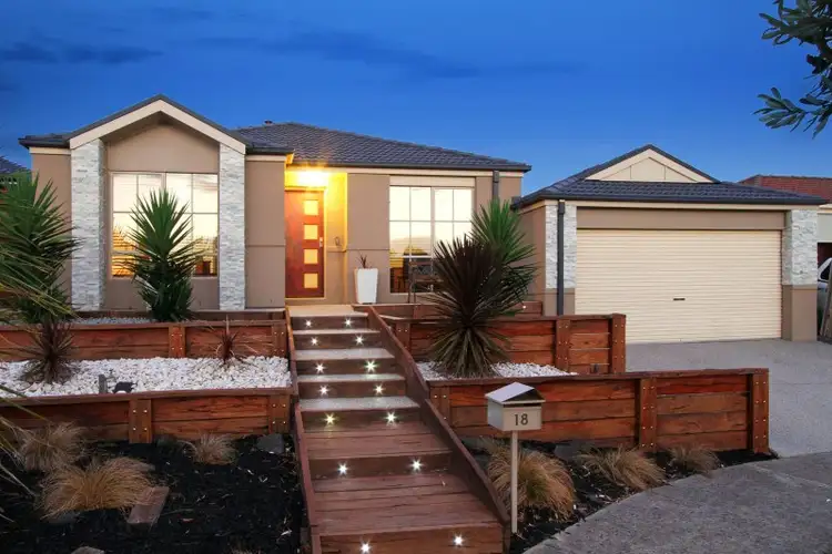 18 Stockdale Way, Mill Park VIC 3082