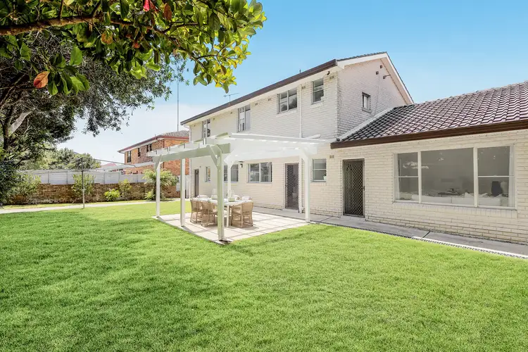 8 Kerr Close, Narraweena NSW 2099