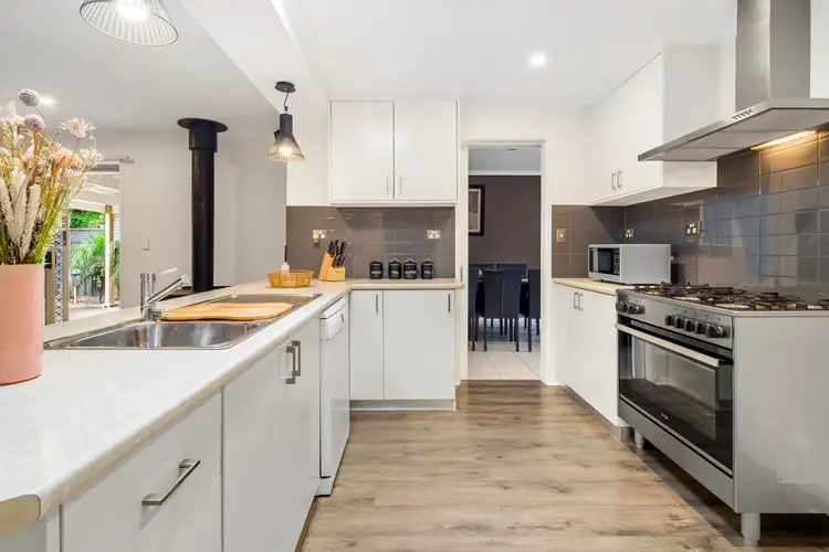 28 Sun Crescent, Happy Valley SA 5159