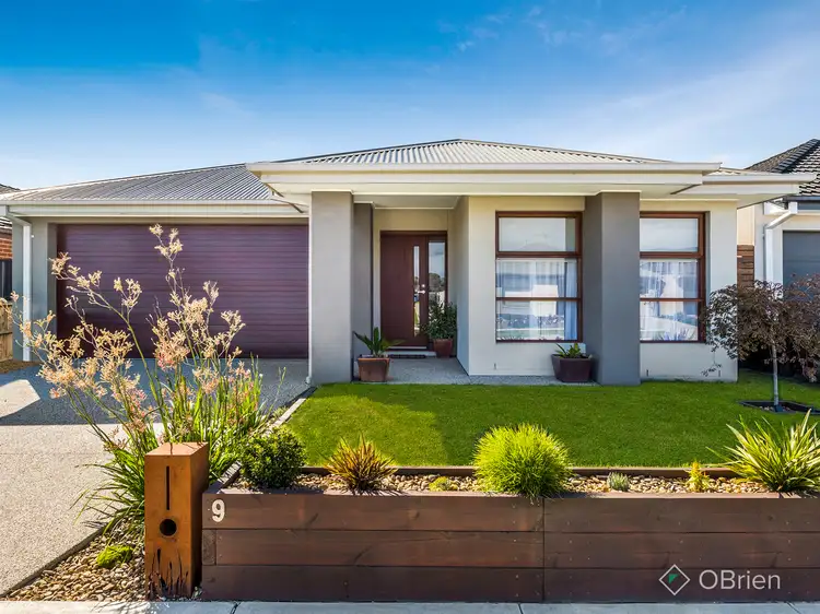9 Firecrest Way, Cranbourne South VIC 3977