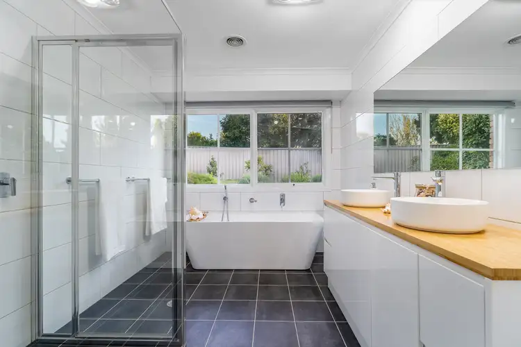 24 Mt Vernon Drive, Kambah ACT 2902