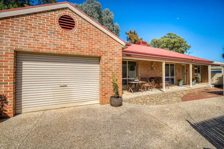 Main view of Homely townhouse listing, 2/1A Templeton Place, Wodonga VIC 3690