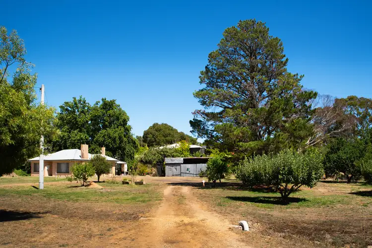 1 Railway Avenue, Castlemaine VIC 3450