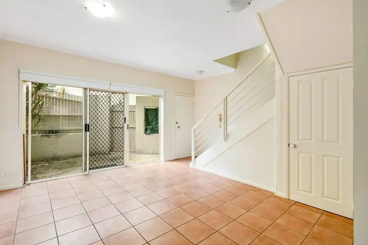 2/205 McLeod Street, Cairns North QLD 4870
