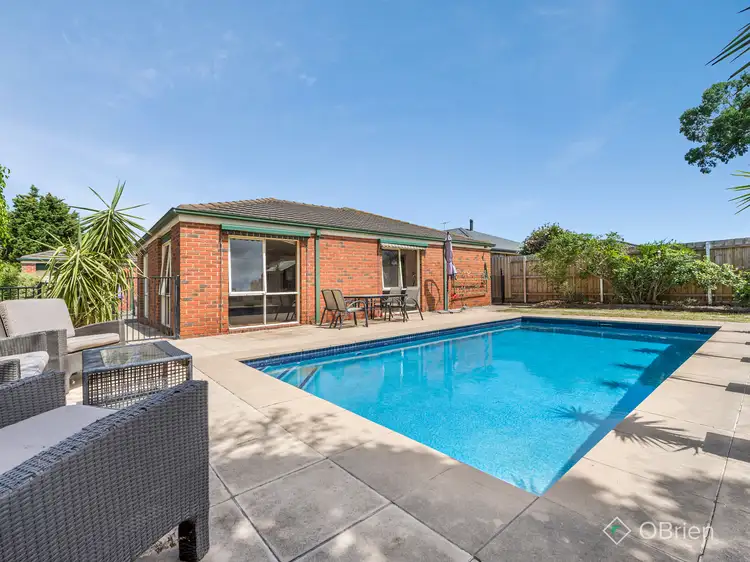 19 Oakwood Drive, Carrum Downs VIC 3201