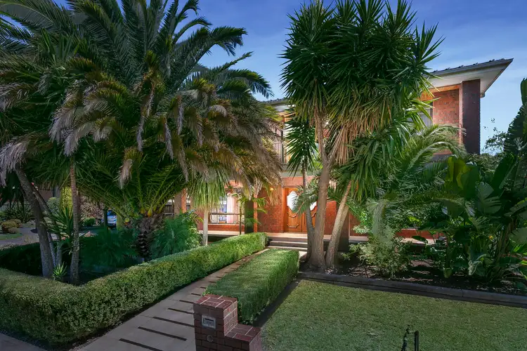 1 Barmah Close, Taylors Lakes VIC 3038