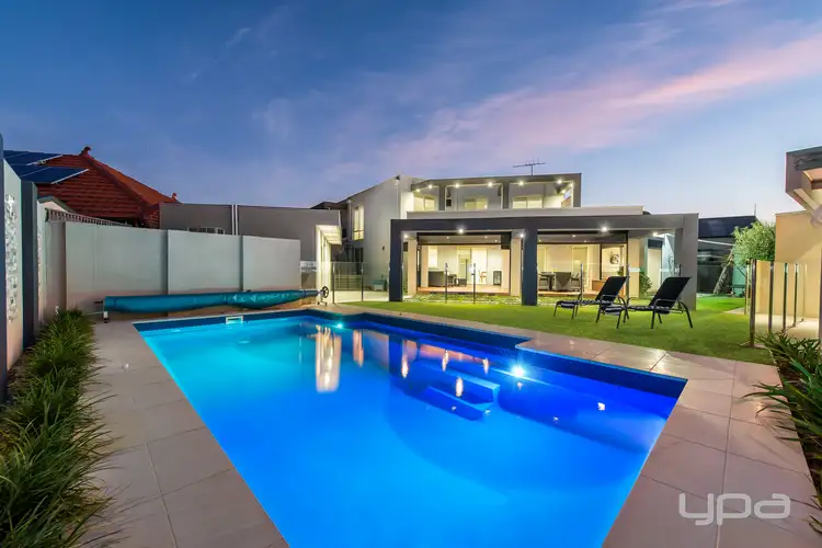 9 Bruce Way, Taylors Lakes VIC 3038