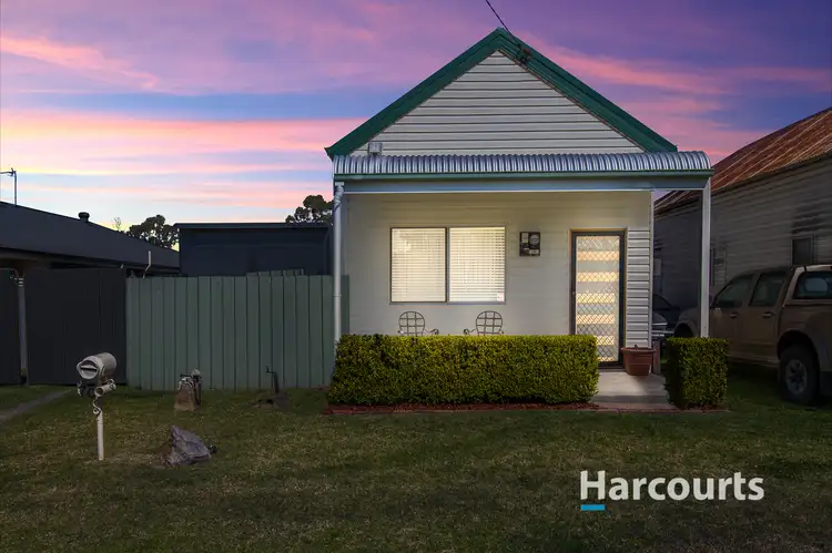 70 Harle Street, Abermain NSW 2326