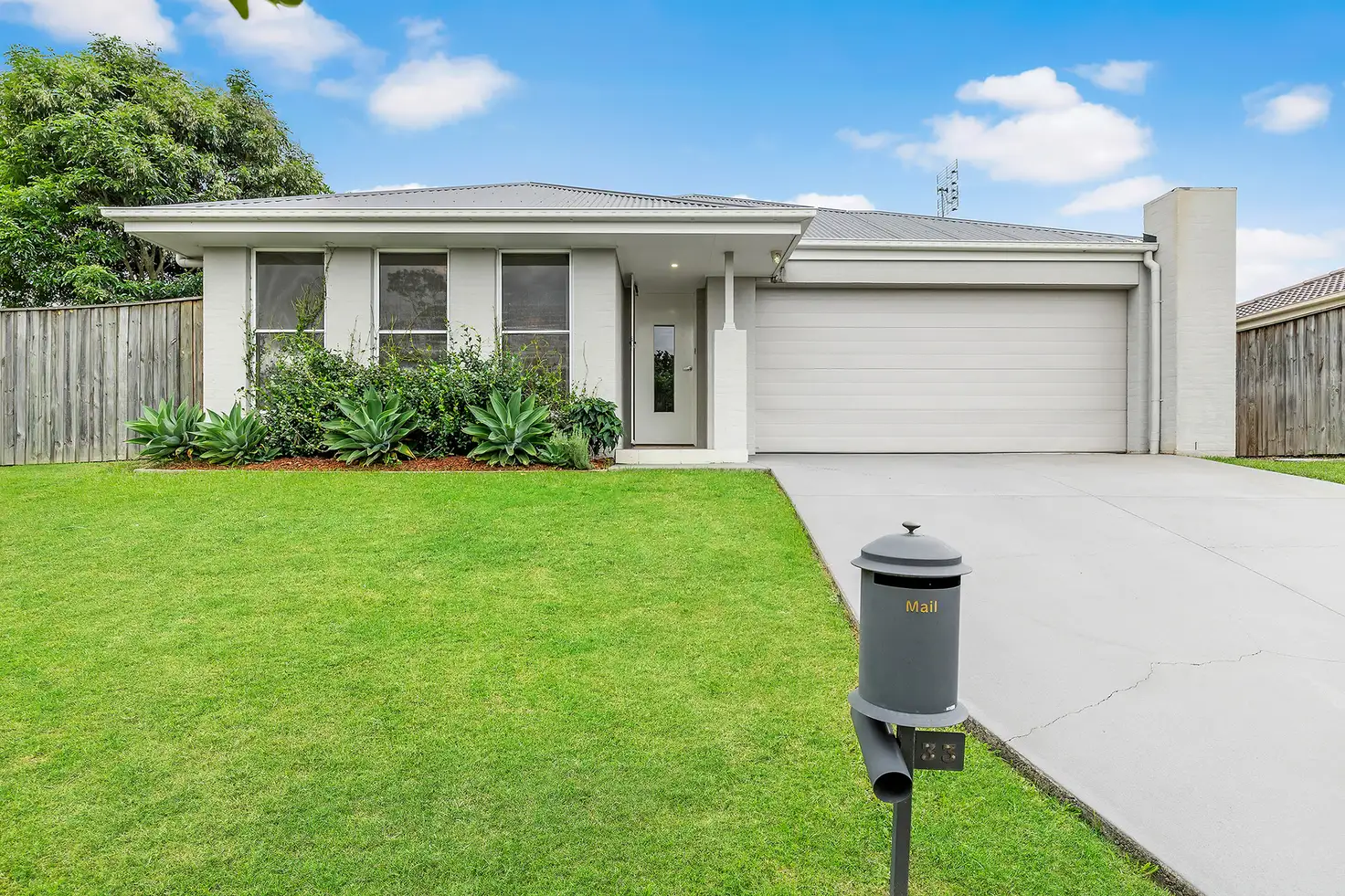 Main view of Homely house listing, 33 Pebble Creek Way, Gillieston Heights NSW 2321