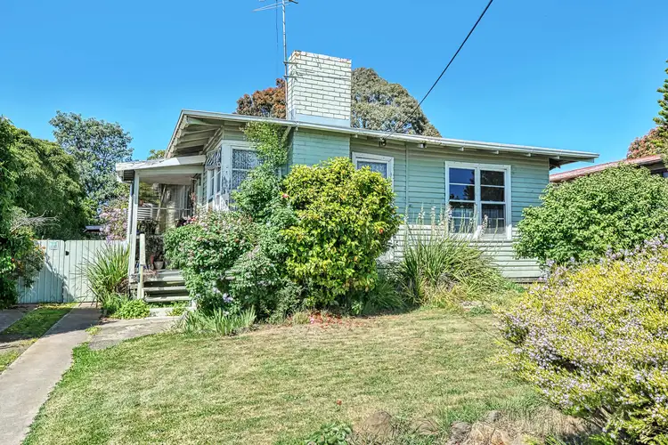 24 Churchill Avenue, Ararat VIC 3377