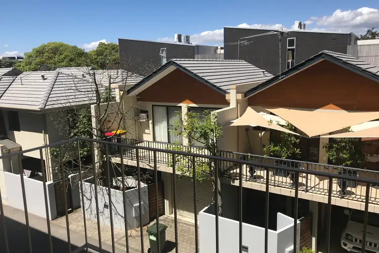 21/212 Hampden Road