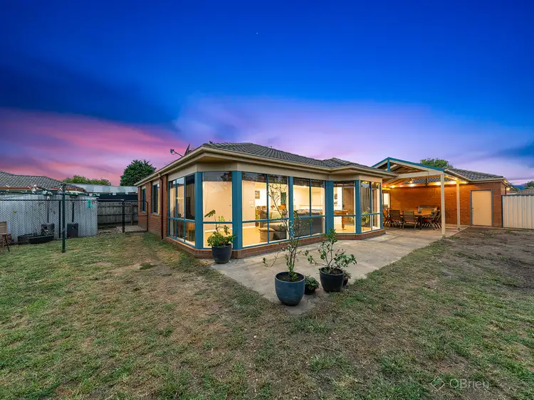 10 Jenny Court, Cranbourne North VIC 3977