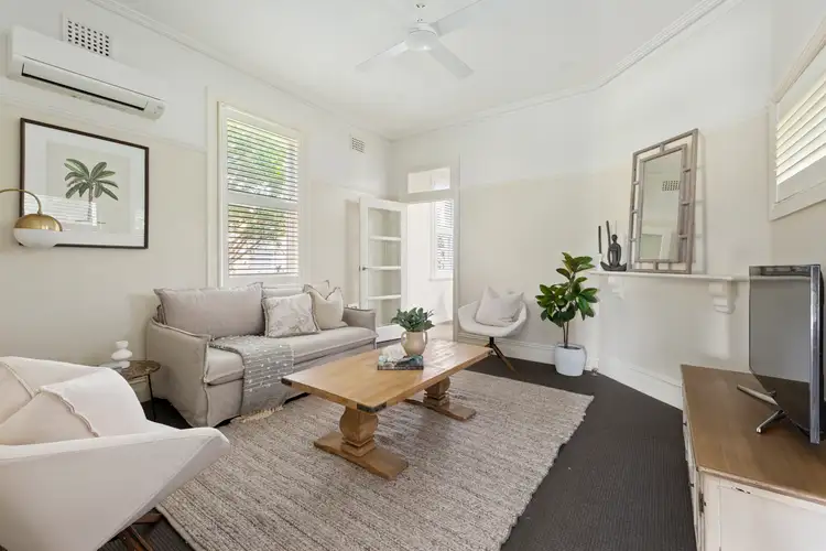 13 Chisholm Street