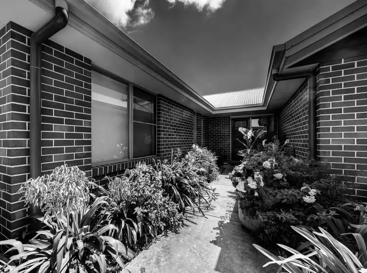 2/18 Mccrossin Street, Uralla NSW 2358