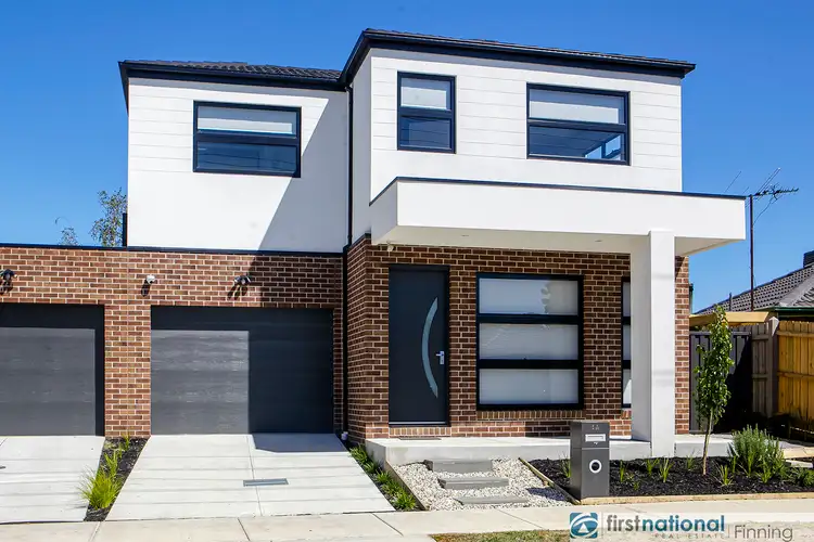 1A Lamont Crescent, Cranbourne VIC 3977