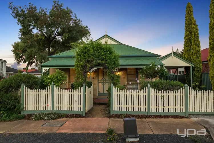 28 Hepburn Way, Caroline Springs VIC 3023