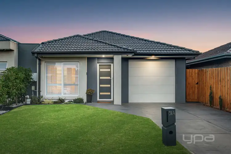 39A Aylesbury Crescent, Gladstone Park VIC 3043