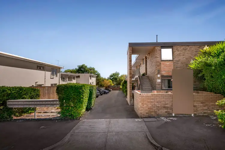2/3 Allard Street