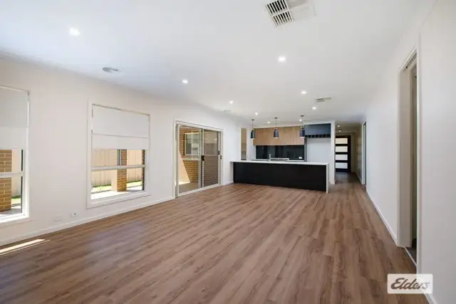 Fifth view of Homely house listing, 32 Ruthven Circuit, Wodonga VIC 3690