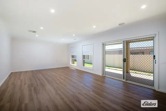 Sixth view of Homely house listing, 32 Ruthven Circuit, Wodonga VIC 3690