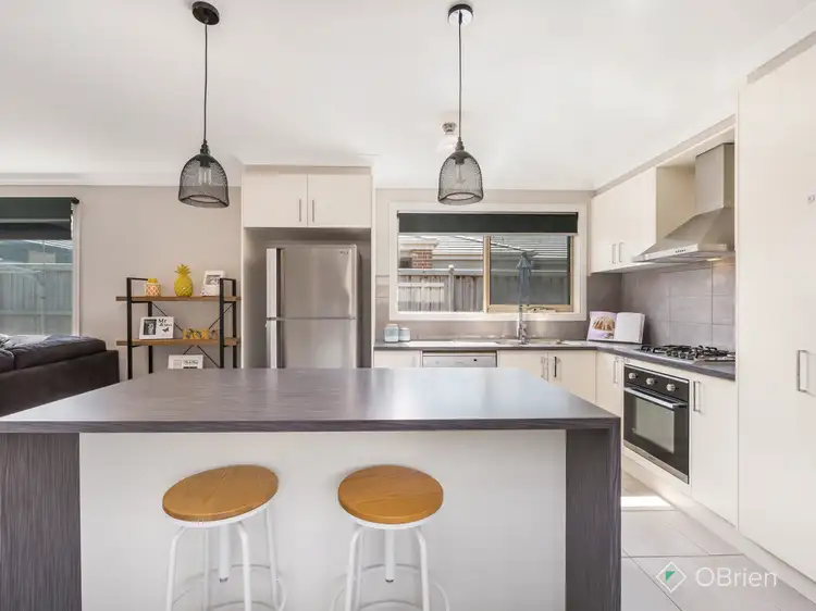 8 Omeara Crescent, Cranbourne East VIC 3977