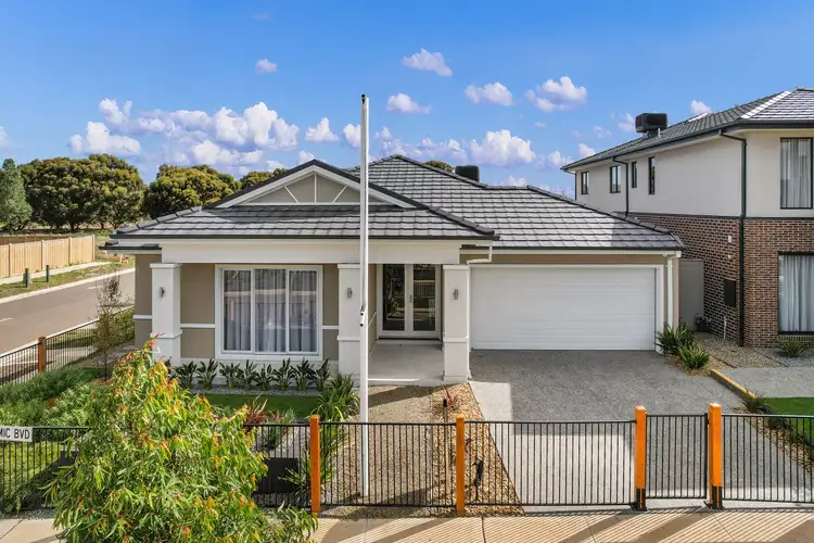 8 Mamic Boulevard, Fraser Rise VIC 3336