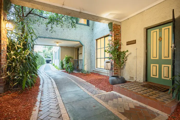 2/60 Carlisle Street, St Kilda VIC 3182