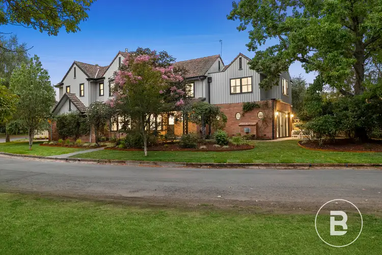 2 The Boulevarde, Lake Wendouree VIC 3350