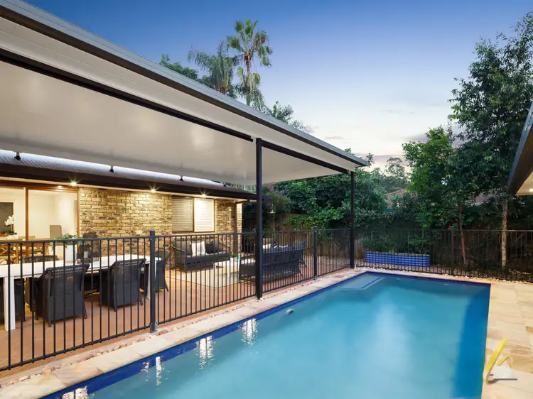 53 Greenford Street, Chapel Hill QLD 4069