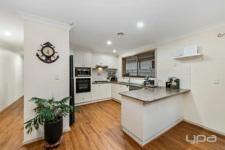 Fifth view of Homely house listing, 2 Isabel Close, Caroline Springs VIC 3023