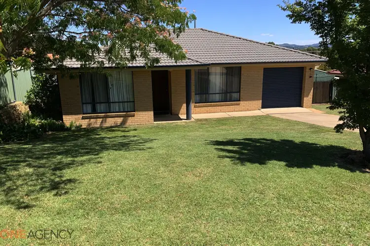 33 Booth Crescent, Orange NSW 2800