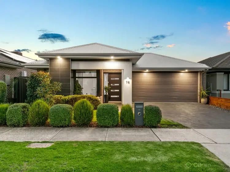 16 Lipizzan Way, Clyde North VIC 3978