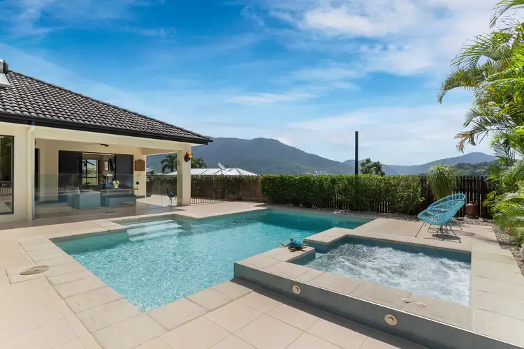 8 Playford Close, Brinsmead QLD 4870