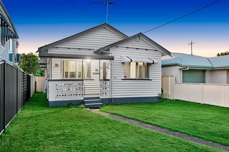 17 Pansy Street, Wynnum QLD 4178