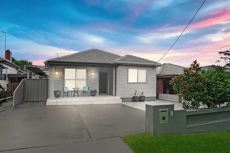6 Kelvin Parade, Picnic Point NSW 2213