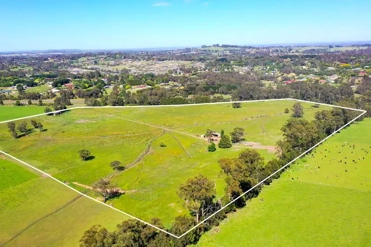 10 Walton Road, Drouin West VIC 3818