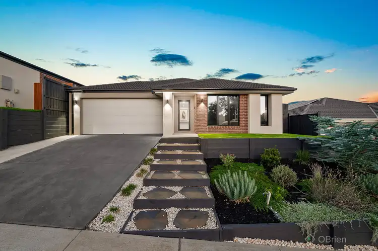 12 Greenbank Drive, Pakenham VIC 3810