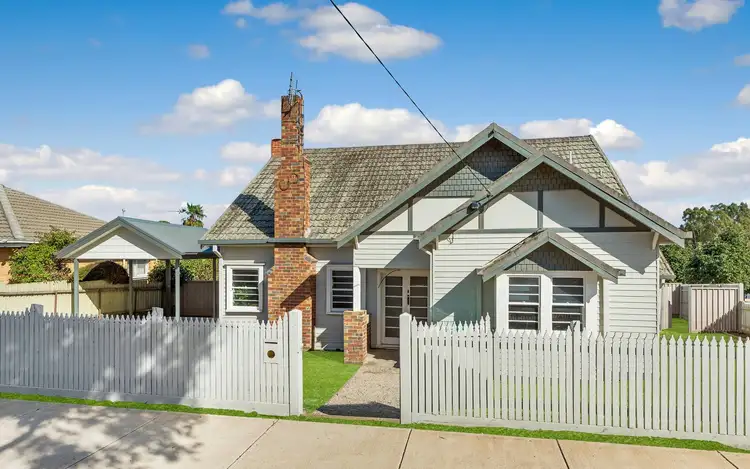 19 Cambridge Crescent, White Hills VIC 3550