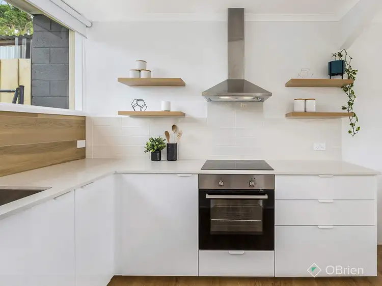 2/18 Carder Avenue, Seaford VIC 3198