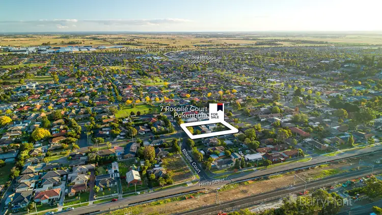 Second view of Homely house listing, 7 Rosalie Court, Pakenham VIC 3810