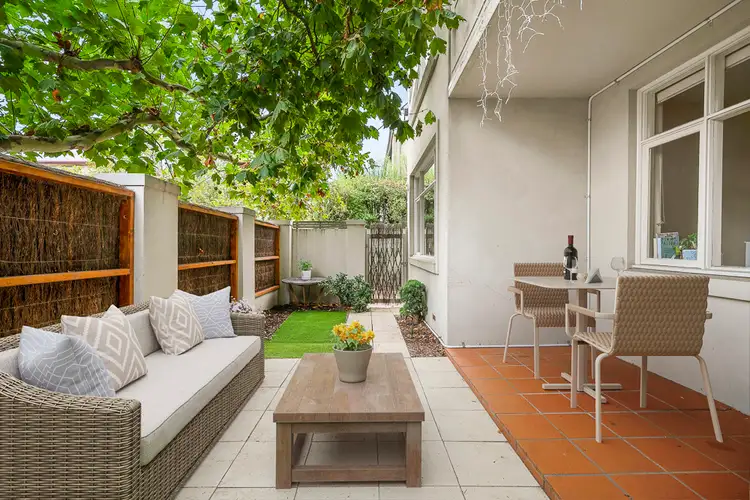 1/15 Pine Avenue, Elwood VIC 3184