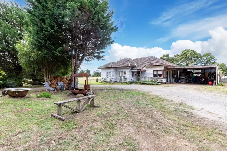 137 Clarkes Road, Enfield VIC 3352