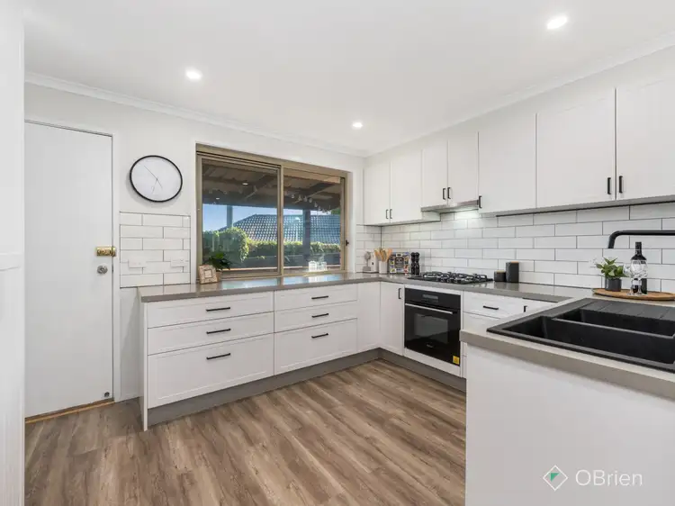 15 Leonard Drive, Langwarrin VIC 3910