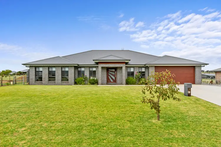 12 Bluebell Way, Tamworth NSW 2340