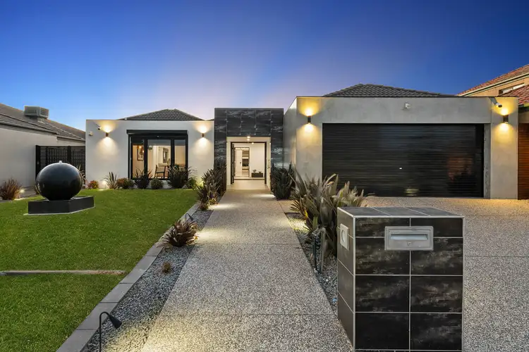 18 Rowlandson Place, Taylors Lakes VIC 3038