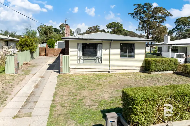 8 Ararat Road, Beaufort VIC 3373