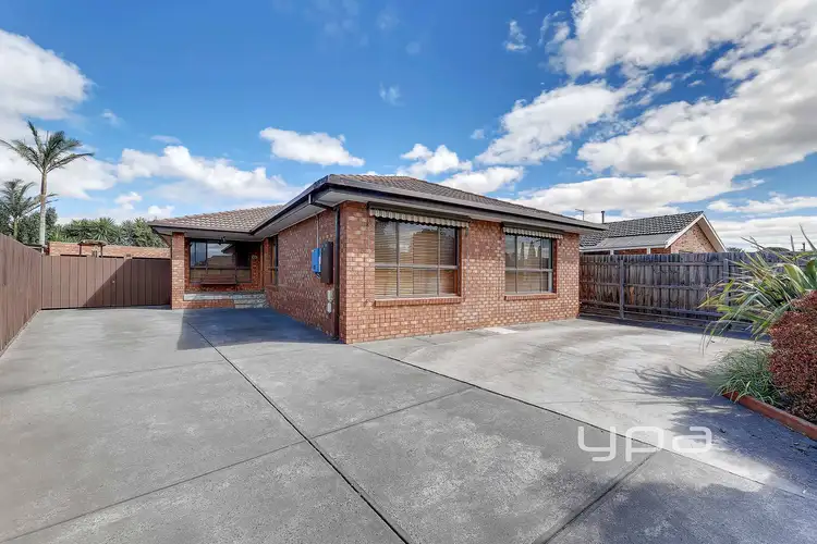 16 Gabrielle Crescent, Gladstone Park VIC 3043